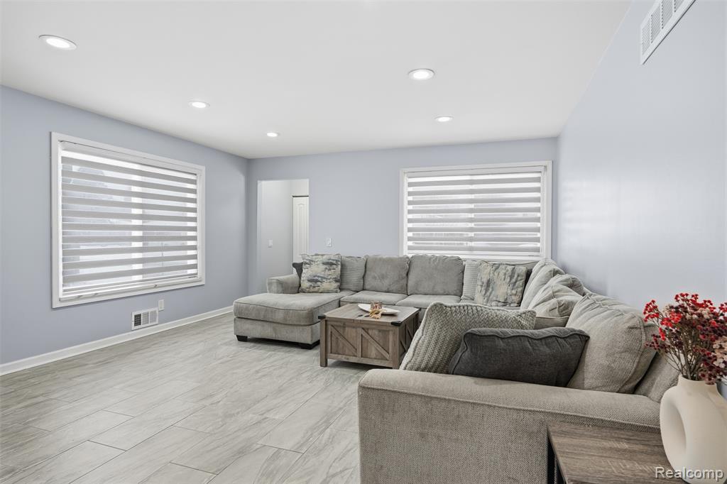 25961 Warrington Street, Dearborn Heights, MI 48127 — Photo 5