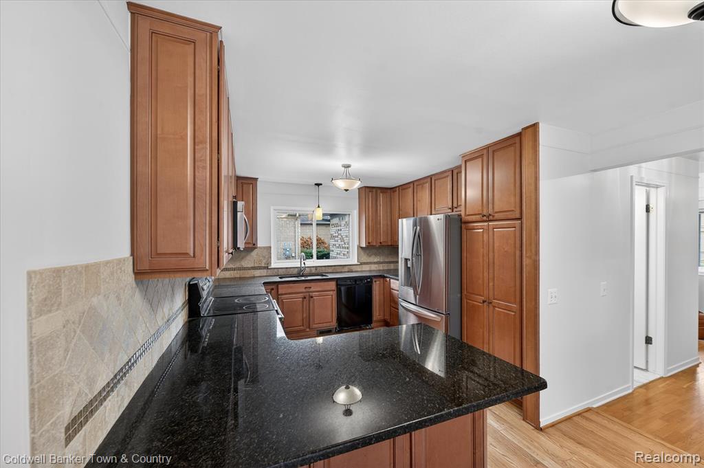 8895 Knolson Avenue, Livonia, MI 48150 — Photo 14