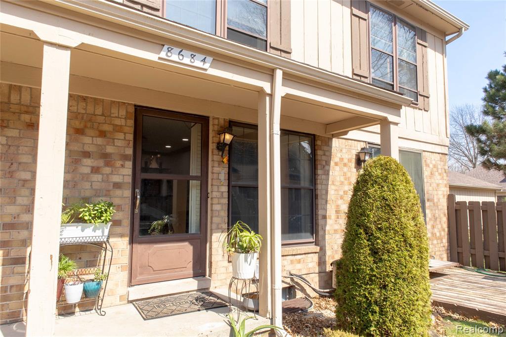 8684 Edgewater Lane, 14, Warren, MI 48093 — Photo 2