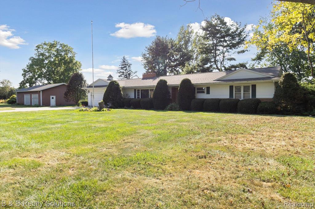 5225 LAKE PLEASANT Road, North Branch, MI 48461 — front exterior