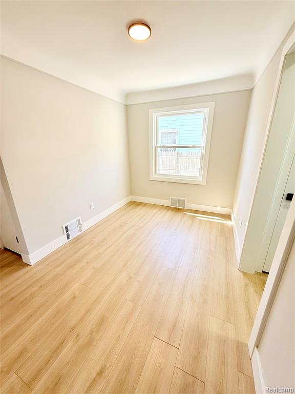828 E Elza Avenue, Hazel Park, MI 48030 — Photo 9