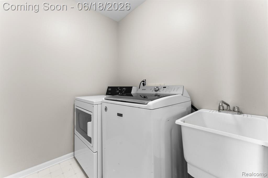 43126 Alcott Circle, Novi, MI 48377 — Photo 39