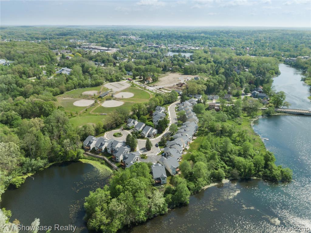 727 Mill Pointe Drive, 16, Milford, MI 48381 — Photo 34