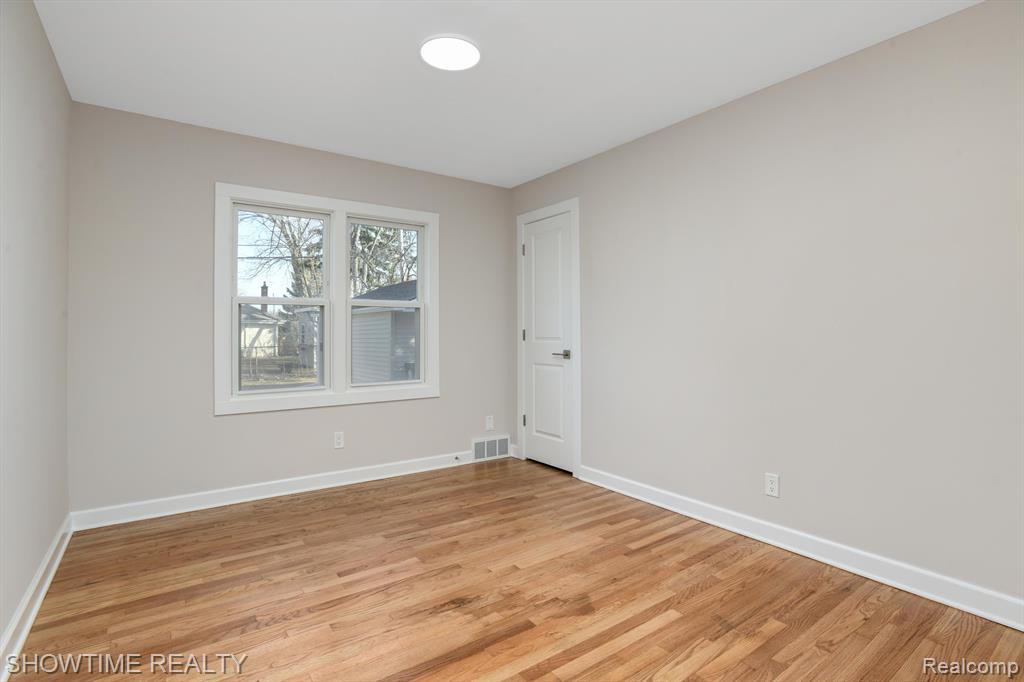 4256 BUCKINGHAM Road, Royal Oak, MI 48073 — Photo 16