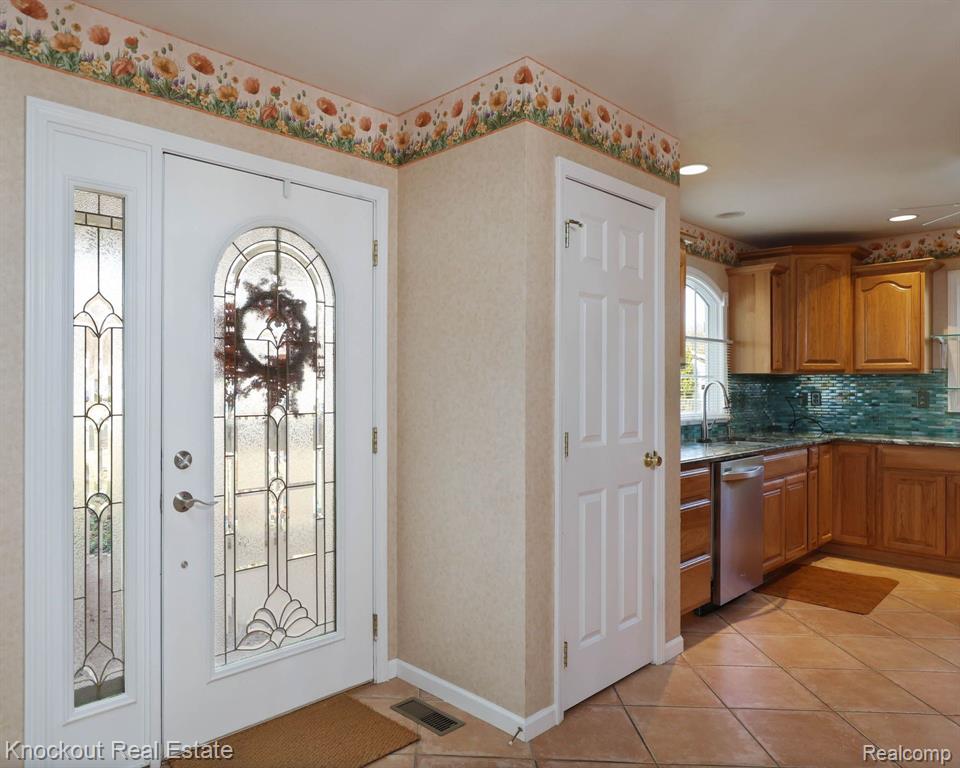 4887 CANTERBURY, Vassar, MI 48768 — Photo 8