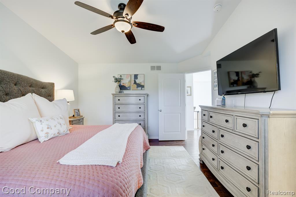 907 RIVERSTONE Court, Milford, MI 48381 — Photo 45