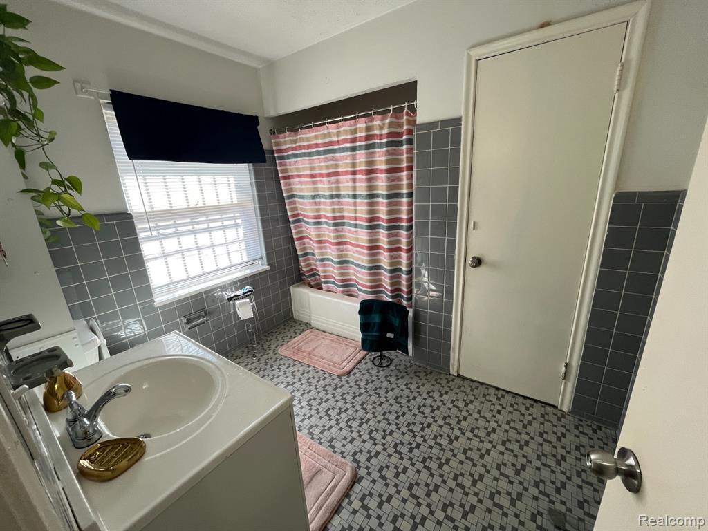 5500 Chalmers Street, Detroit, MI 48213 — Photo 35