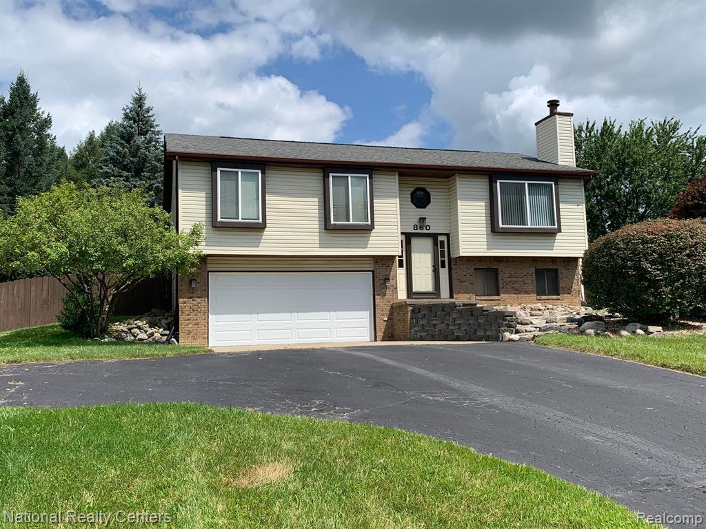 860 BALD EAGLE LAKE Road, Ortonville, MI 48462 — front exterior
