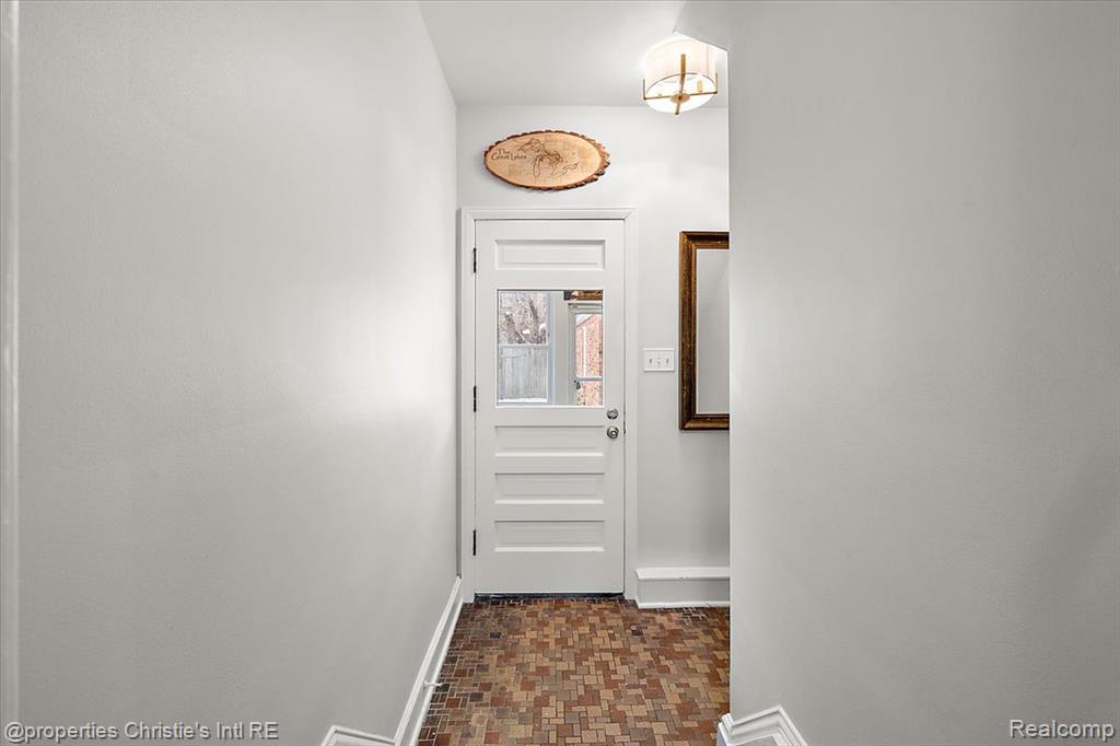 1253 Grayton Street, Grosse Pointe Park, MI 48230 — Photo 27