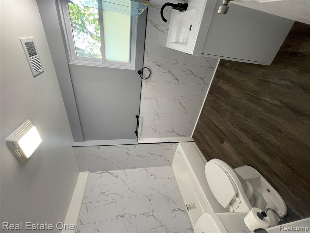18475 Hazelwood Street, Roseville, MI 48066 — Photo 13