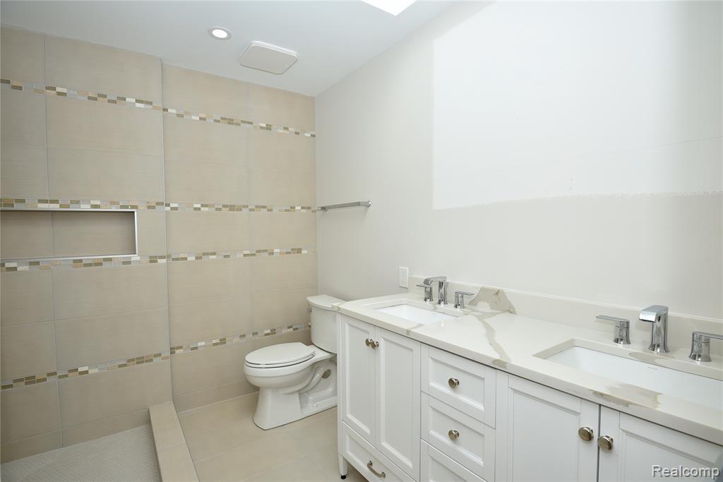 5255 KELLEN Lane, Bloomfield Hills, MI 48302 — Photo 18