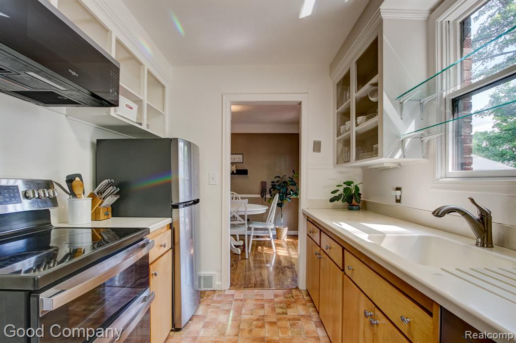 4246 Elmwood Avenue, Royal Oak, MI 48073 — Photo 12