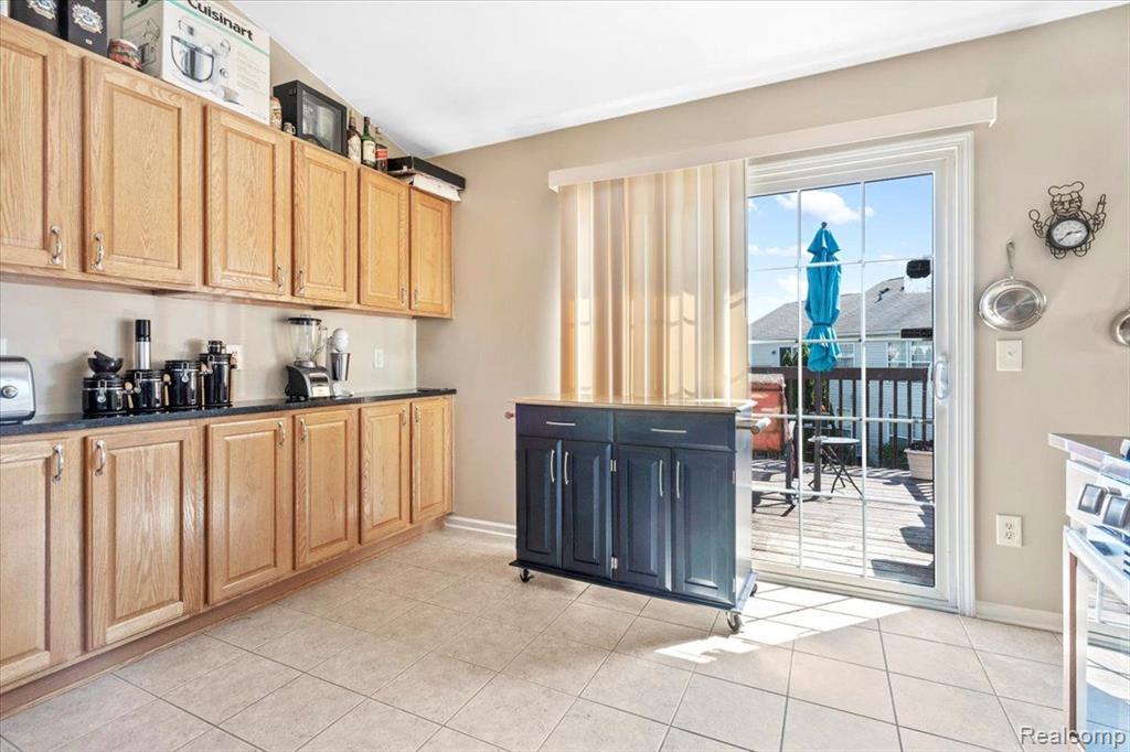 26606 KIRKWAY Circle, Woodhaven, MI 48183 — Photo 10