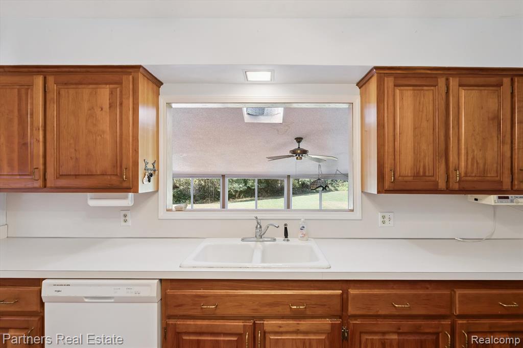 6505 Strawberry Lake Road, Hamburg, MI — Photo 20