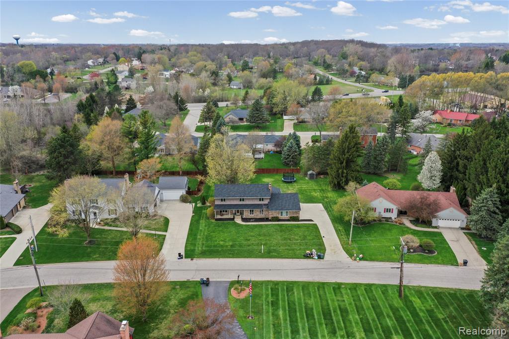 9332 Oakmont Drive, Grand Blanc, MI 48439 — Photo 9