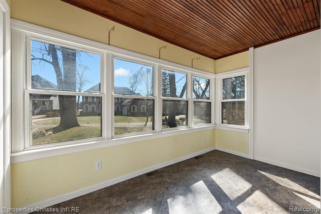9280 Tanbay Street, Commerce Twp, MI 48382 — Photo 7