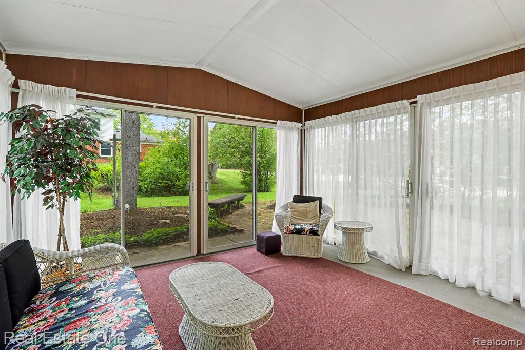4923 Stamford Drive, West Bloomfield, MI 48323 — Photo 8