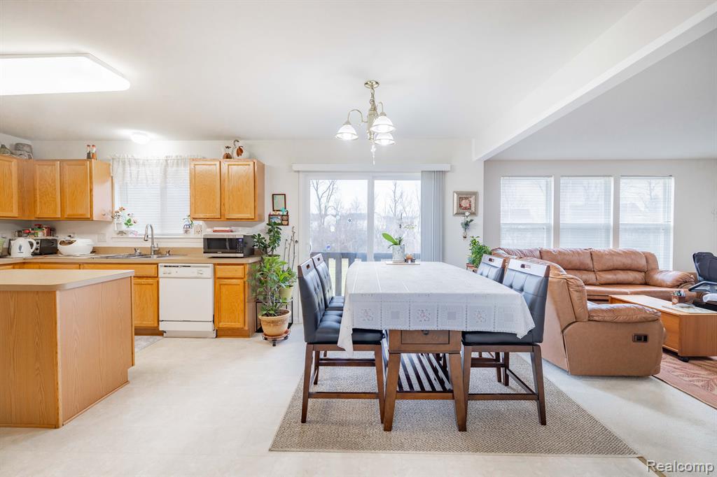 9884 HIGH MEADOW Drive, Ypsilanti, MI 48198 — Photo 9