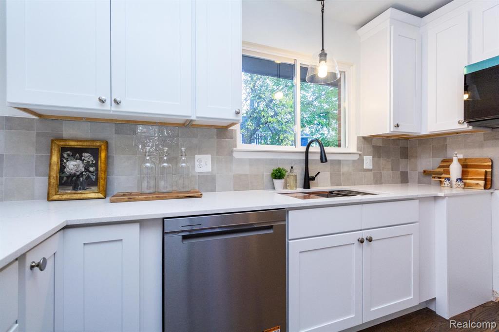 19332 Beverly Road, Beverly Hills, MI 48025 — Photo 11