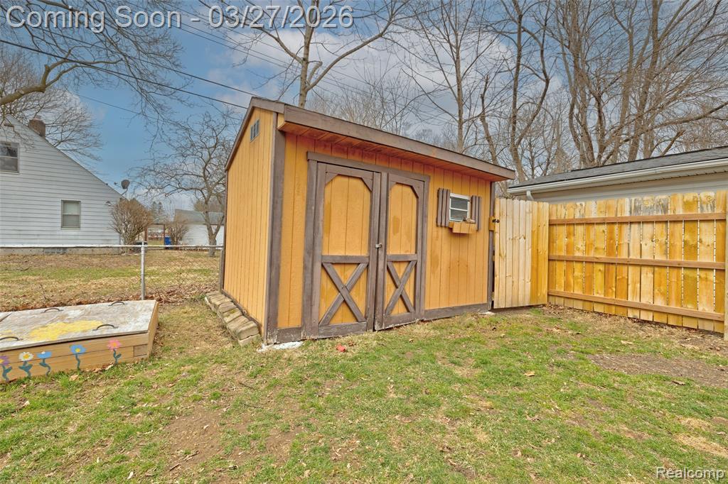 4009 Airport Road, Waterford, MI 48329 — Photo 40