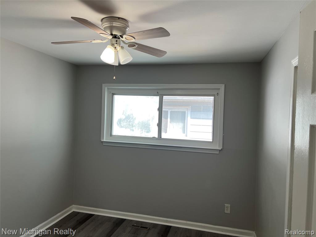 5709 WEDDELL Street, Dearborn Heights, MI 48125 — Photo 13