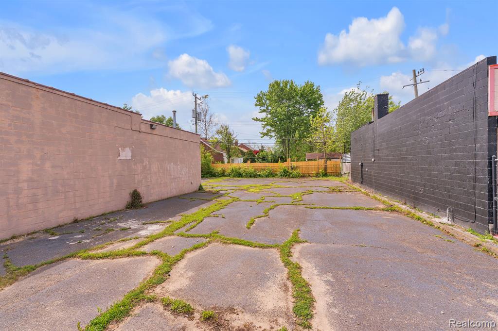 18311 - 18327 W Warren Avenue, Detroit, MI 48228 — Photo 9