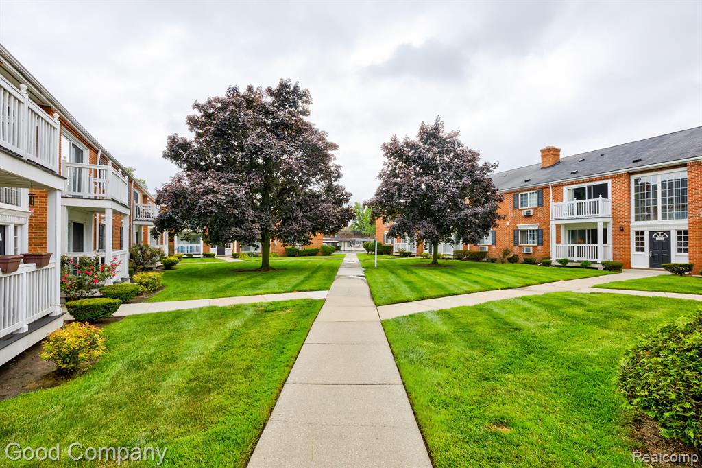 2445 TORQUAY Avenue, 203, Royal Oak, MI 48073 — Photo 30