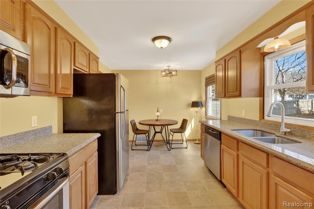 425 N Division Avenue, Holland, MI 49424 — Photo 8
