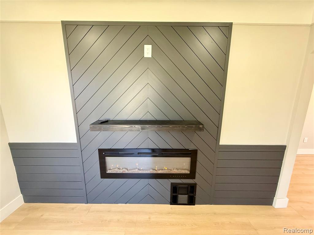 828 E Elza Avenue, Hazel Park, MI 48030 — Photo 8