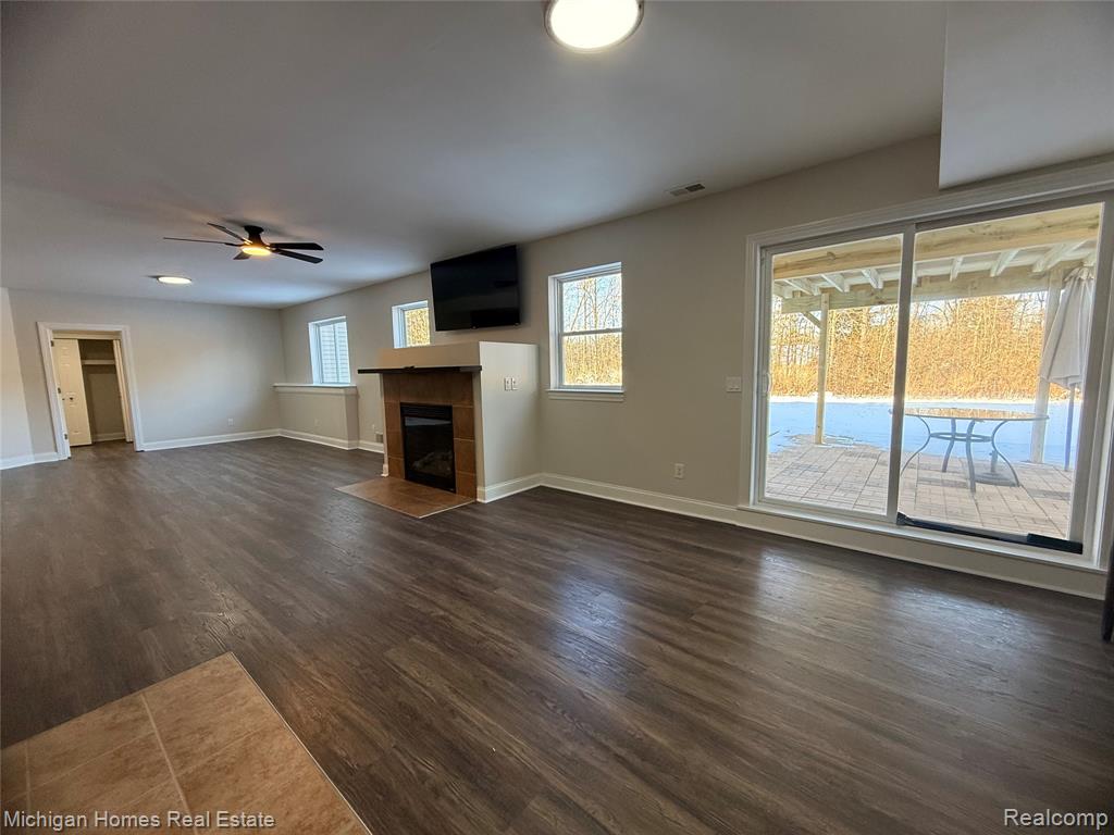 8096 Peninsula Circle, Grand Blanc, MI — Photo 24