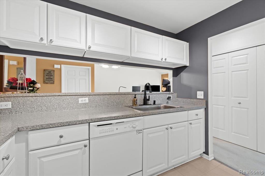 22076 Fairlane Boulevard, Woodhaven, MI 48183 — Photo 13