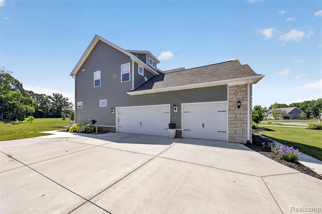 2429 Walnut View Dr, Howell, MI 48855 — Photo 3
