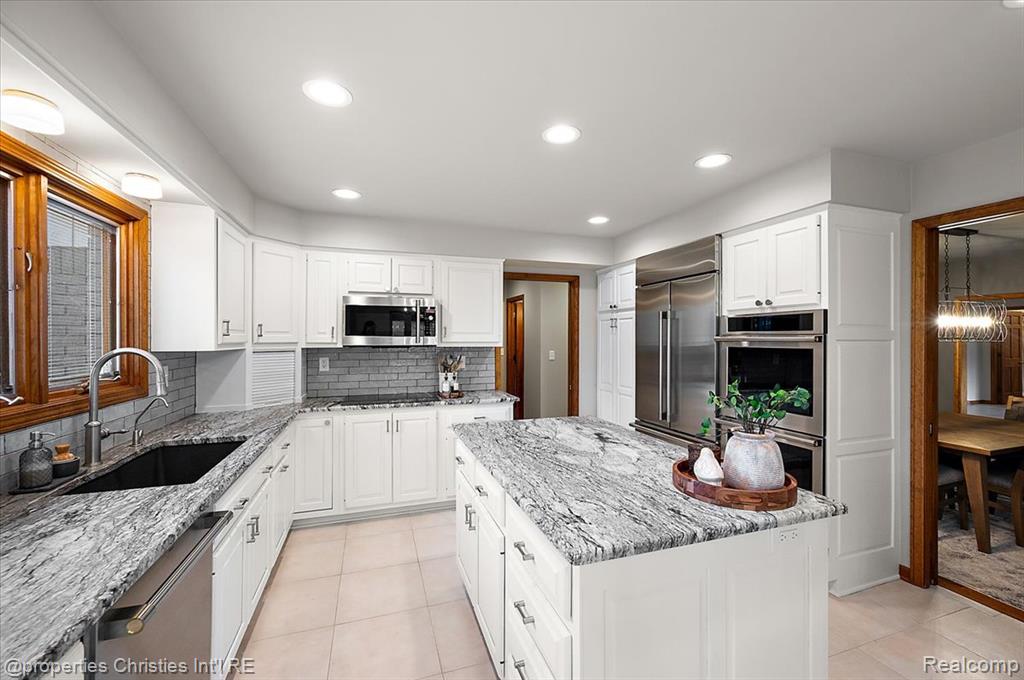1071 Woodbridge Lane, Rochester, MI 48306 — Photo 13