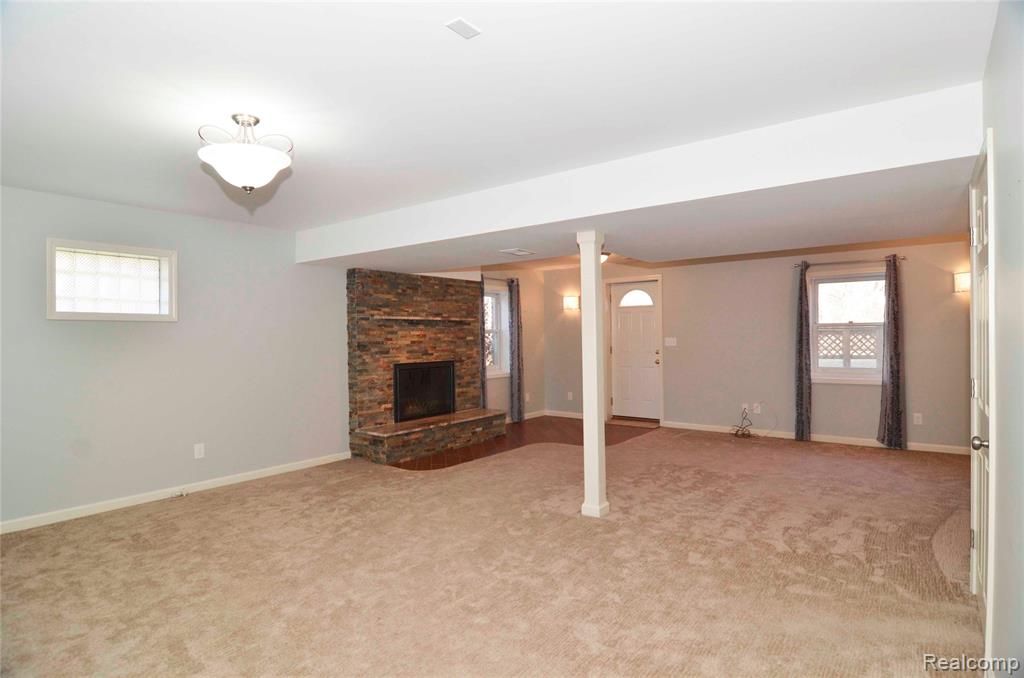 8152 Fairfield Circle, Springfield, MI — Photo 16