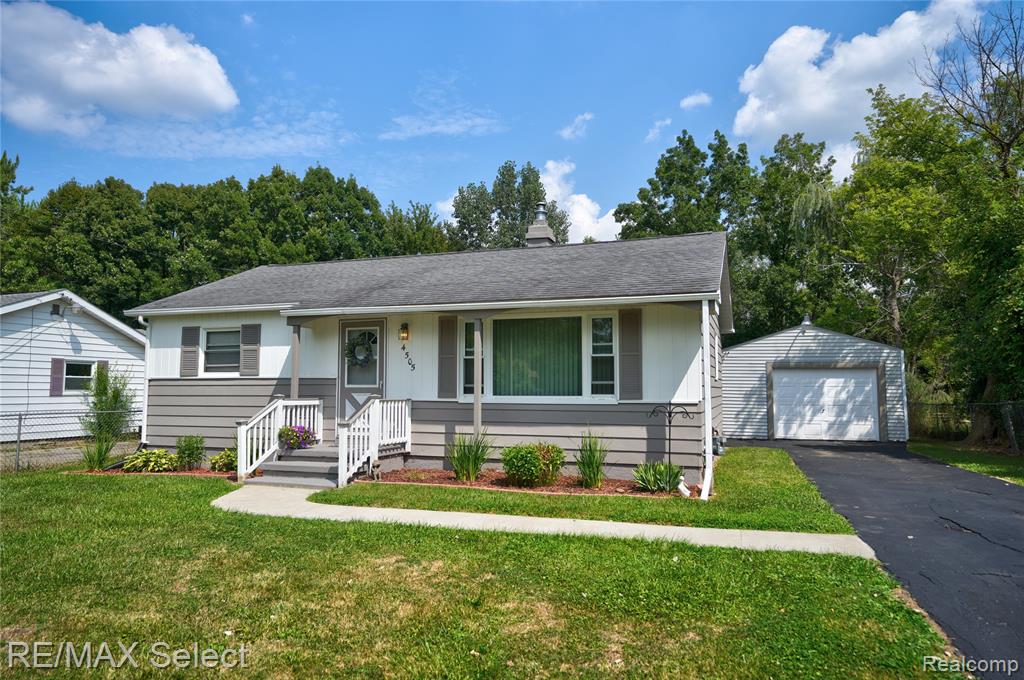 4505 Sheldon Lane, Flint, MI 48507 — front exterior