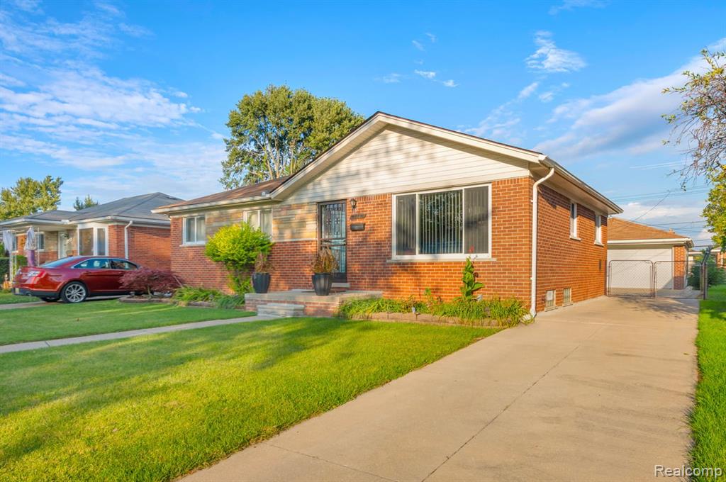 24880 Warrington Avenue, Eastpointe, MI 48021 — Photo 3