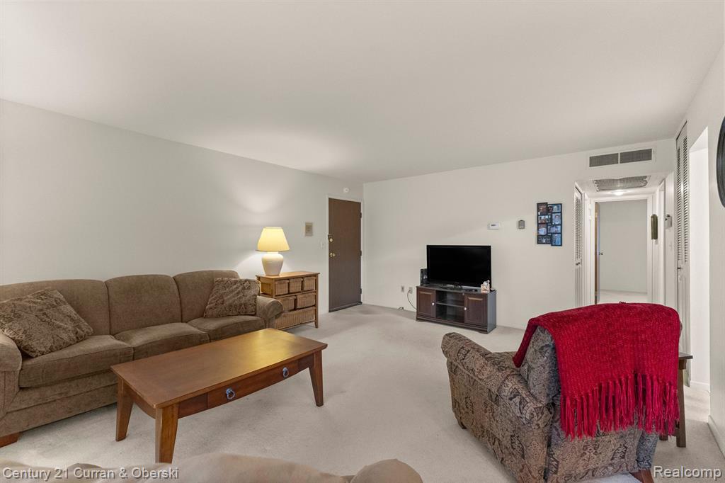 1852 COLONIAL VILLAGE Way, 3, Waterford, MI 48328 — Photo 7
