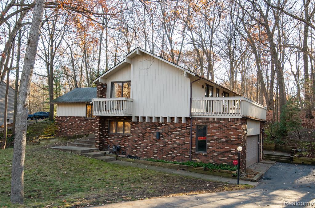 4993 Tiohero Boulevard, Clarkston, MI 48348 — front exterior