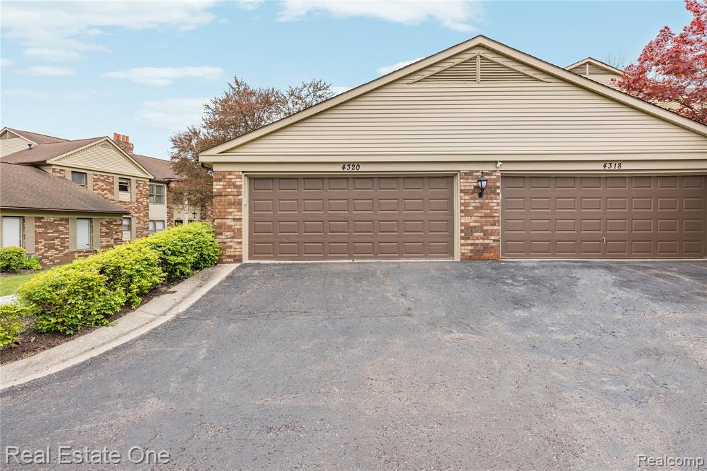 4320 Knightsbridge Lane, West Bloomfield, MI 48323 — Photo 4