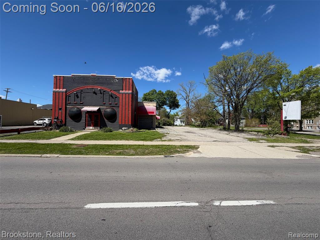 600 W Huron Street, Pontiac, MI 48341 — front exterior