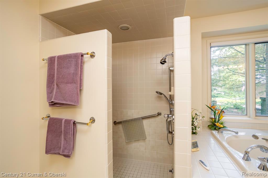 46515 Arboretum Circle, Plymouth, MI 48170 — Photo 15