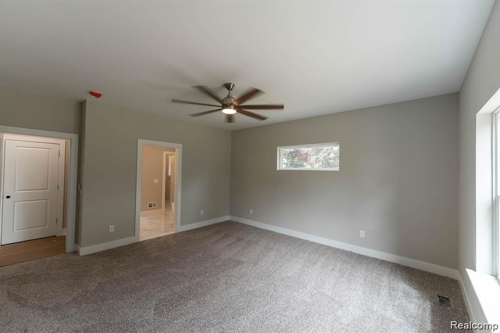 02 Textile, Saline, MI 48176 — Photo 17