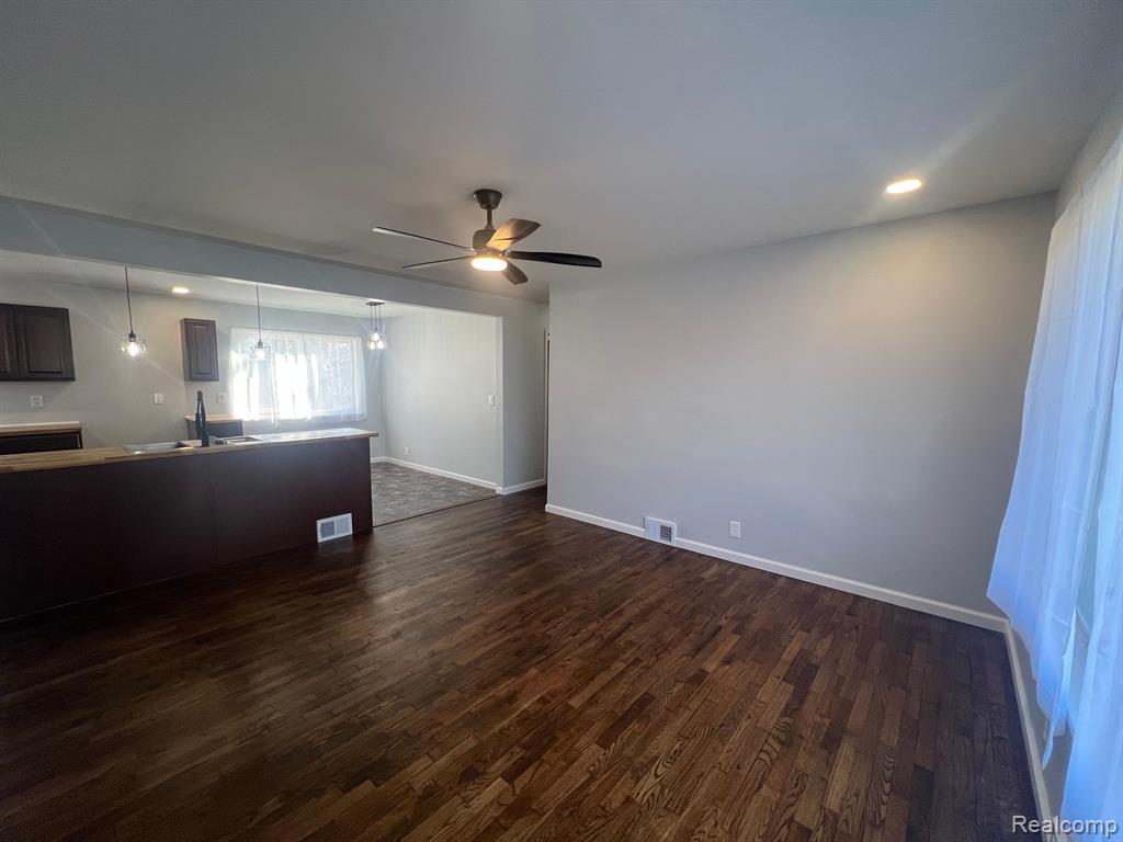 6038 NATCHEZ Drive, Mount Morris, MI 48458 — Photo 9