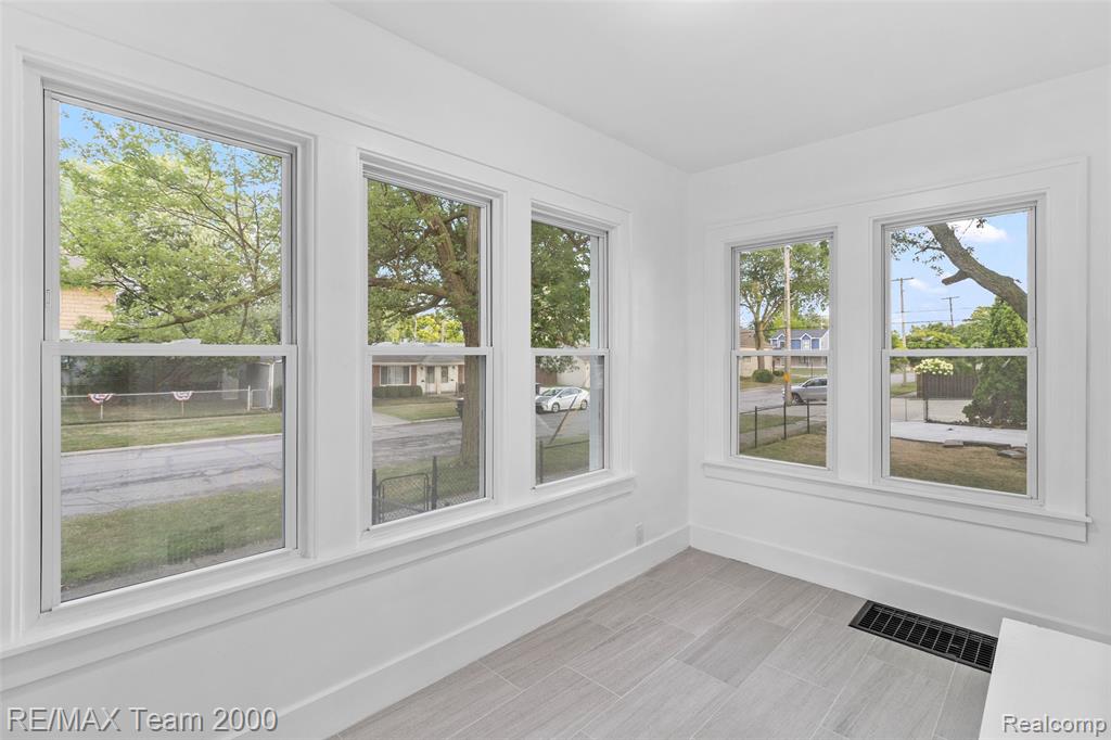 605 Eureka Road, Wyandotte, MI 48192 — Photo 15