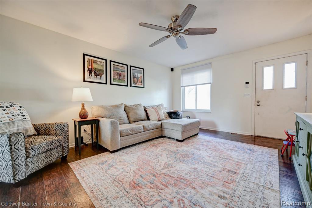 304 John Street, Holly, MI 48442 — Photo 5