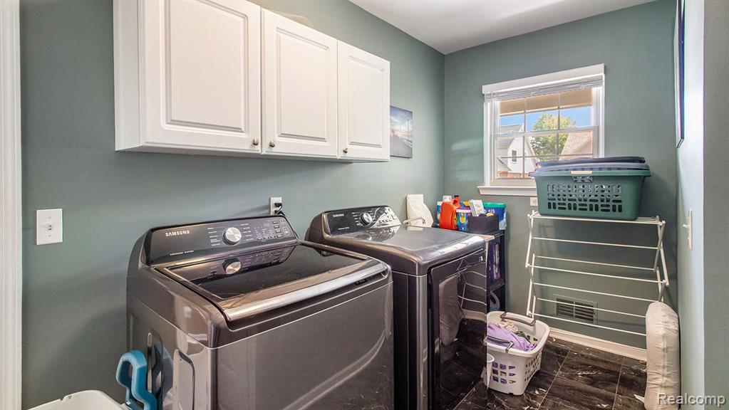 24272 Charles Drive, Brownstown, MI 48183 — Photo 9