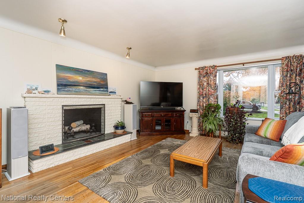 837 Dakota, Rochester Hills, MI 48307 — Photo 3