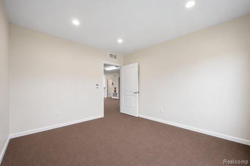 2825 E Maple Road, Milford, MI 48381 — Photo 11