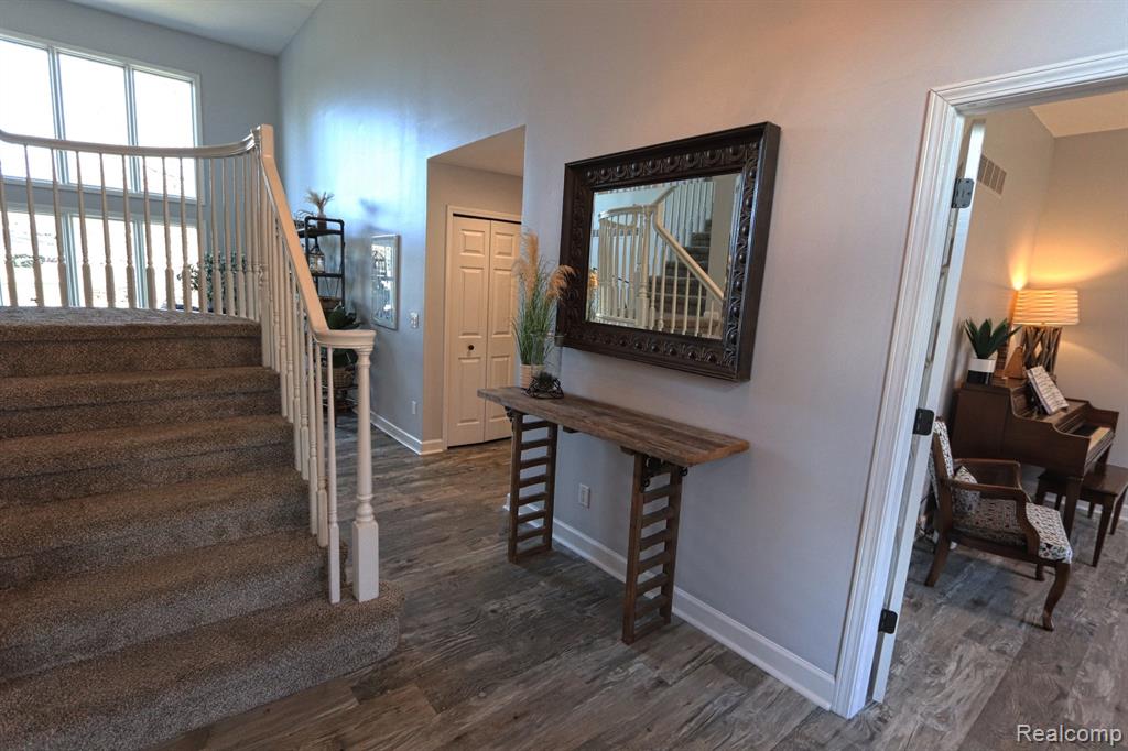 5470 HURON HILLS Drive, Commerce Twp, MI 48382 — Photo 24