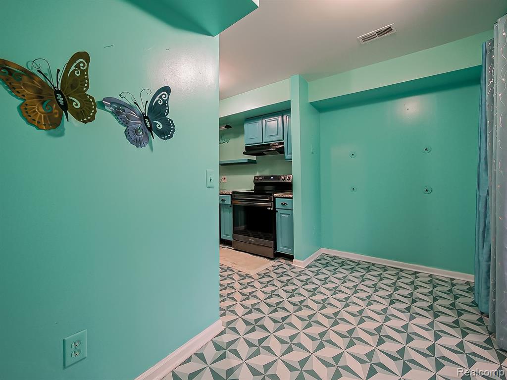 16513 Terrace Village Drive, Taylor, MI 48180 — Photo 10